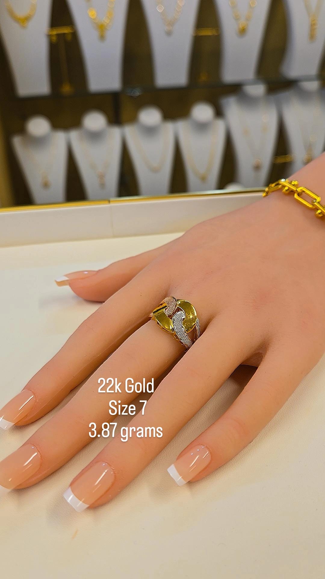 22k gold ring - size 7