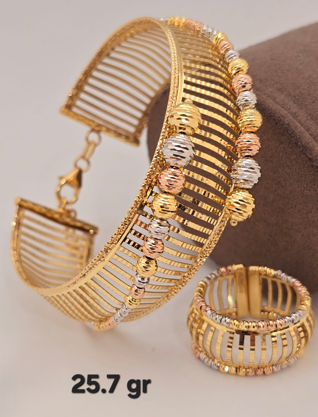 21k gold bangle with ring 25.70 grams