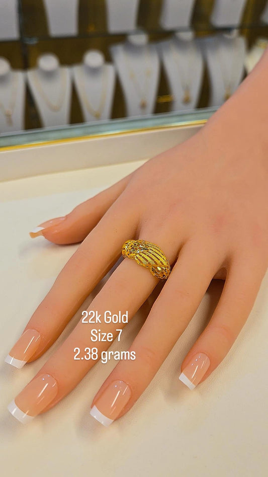 22k gold ring - size 7