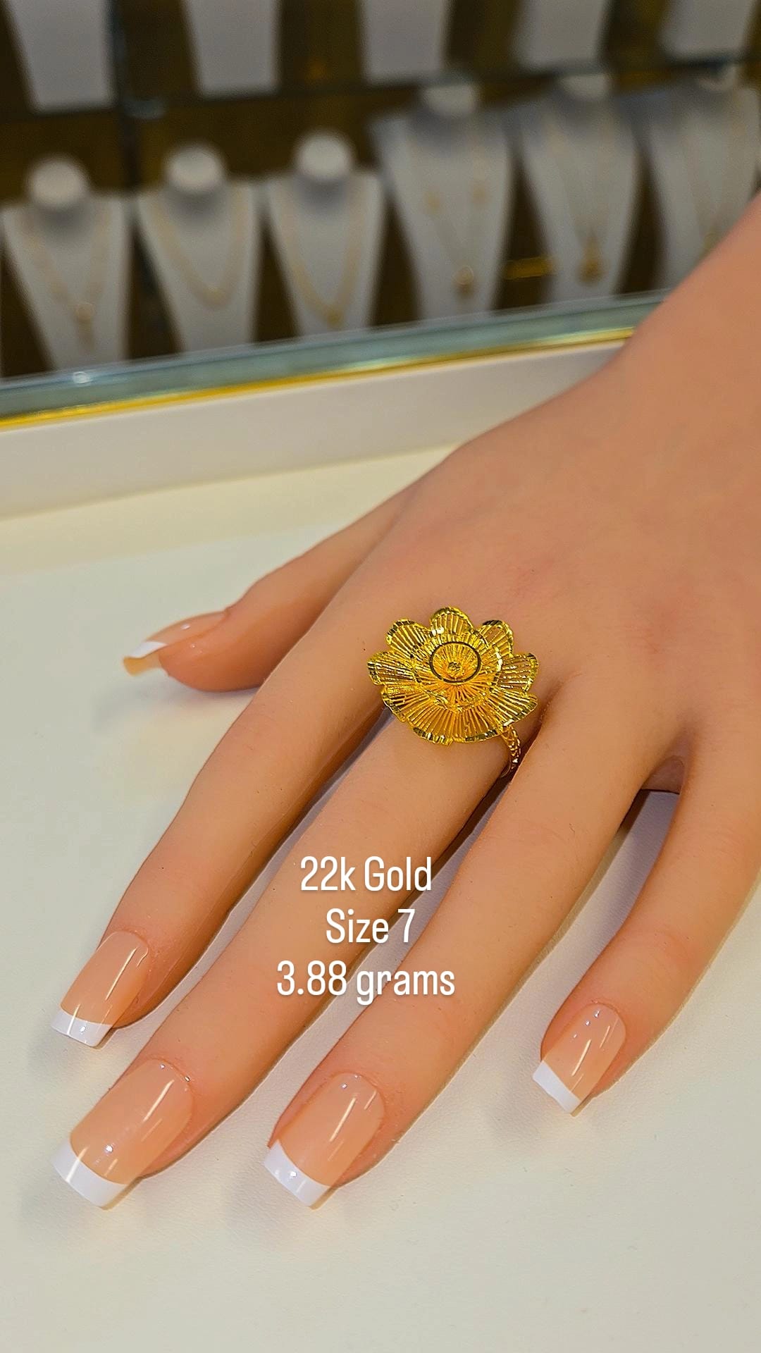 22k gold ring - size 7