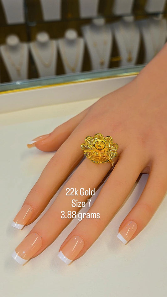 22k gold ring - size 7