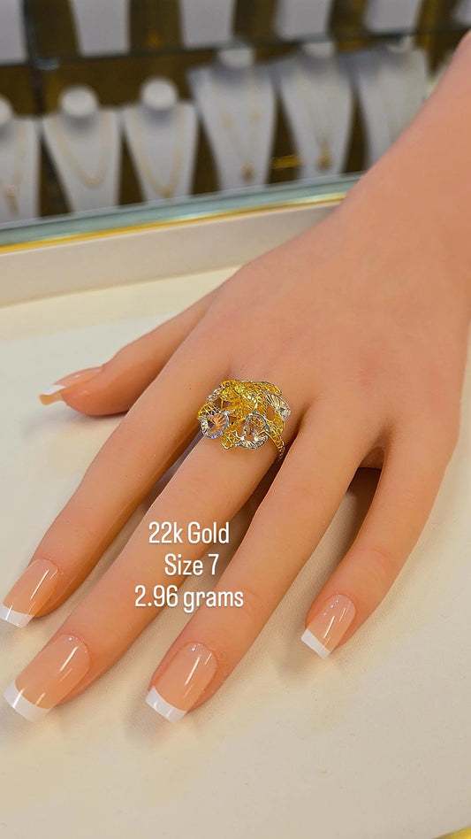 22k gold ring - size 7