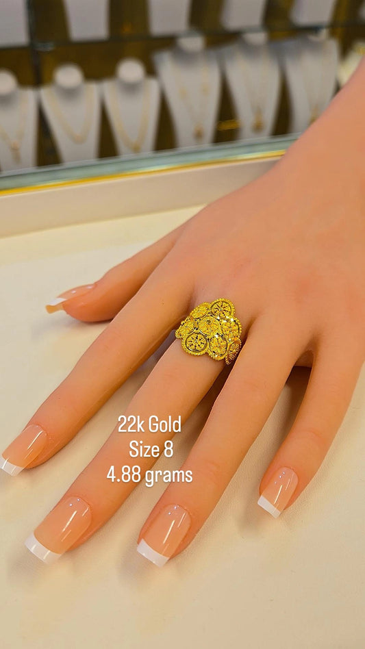 22k gold ring - size 8