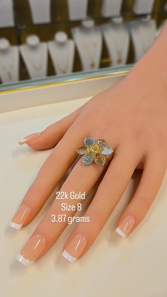22k gold ring - size 8