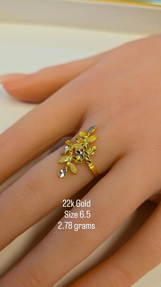 22k gold ring - size 6.5