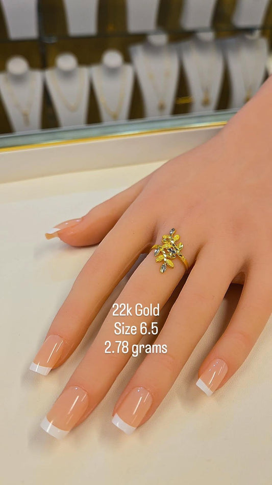 22k gold ring - size 6.5