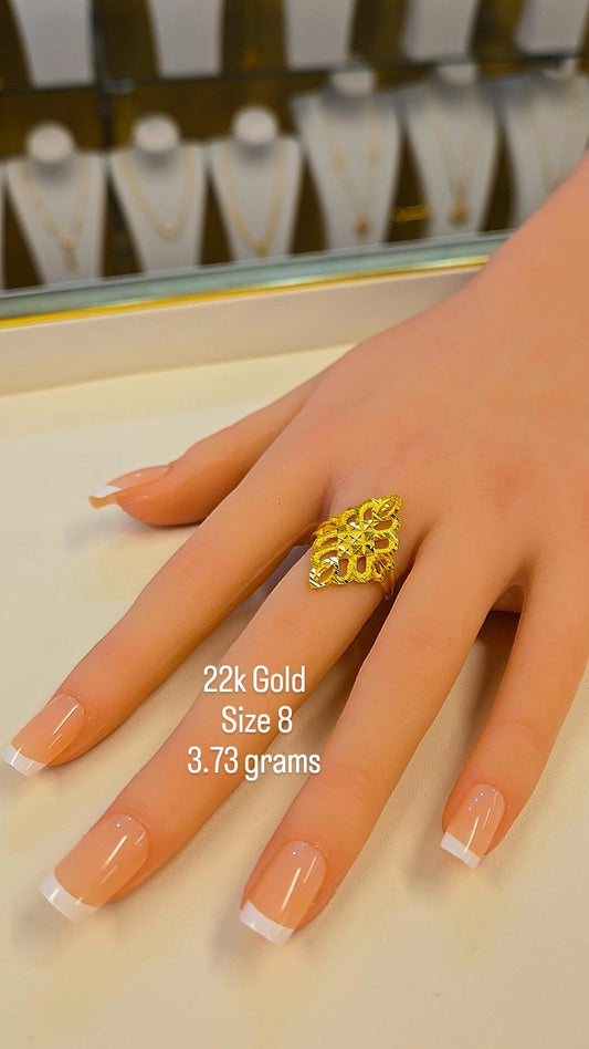 22k gold ring - size 8