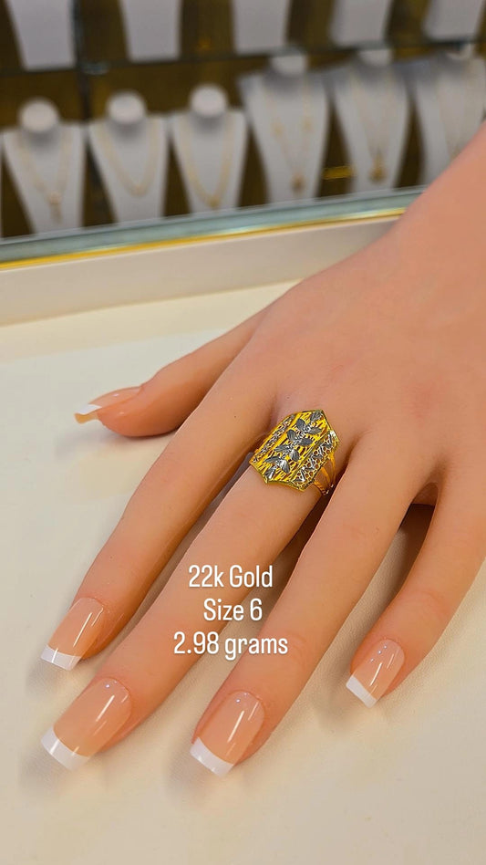 22k gold ring - size 6