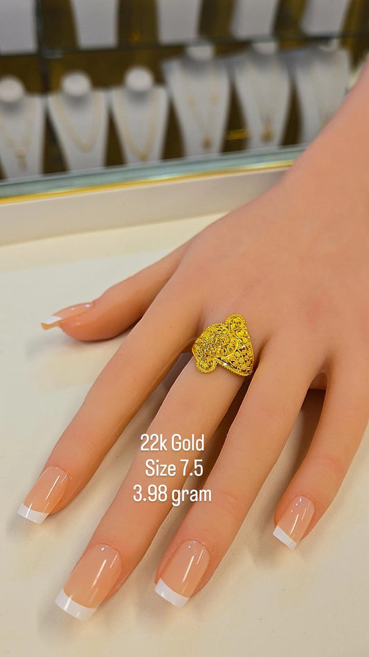 22k gold ring - size 7.5