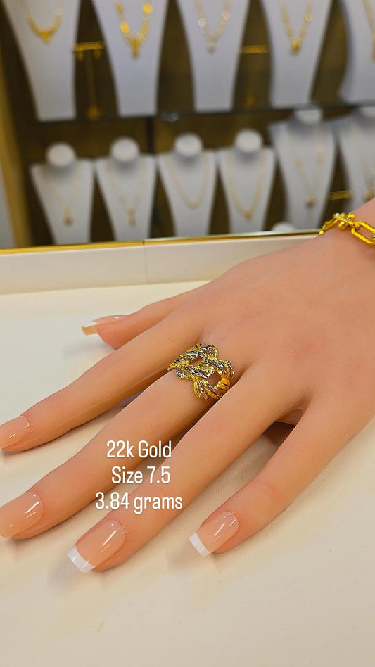 22k gold ring - size 7.5