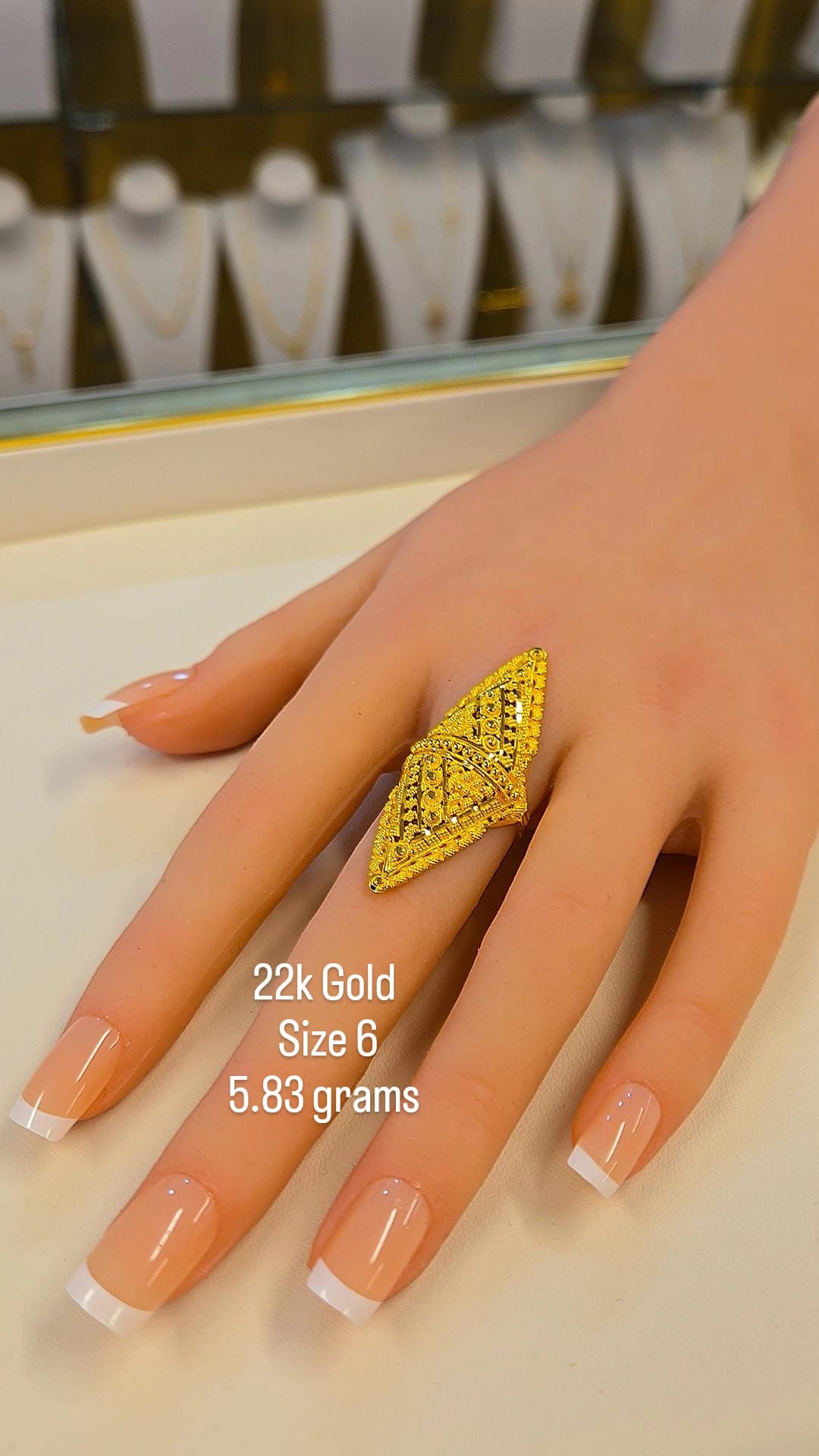 22k gold ring - size 6