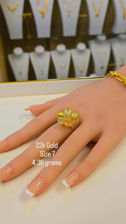 22k gold ring - size 7