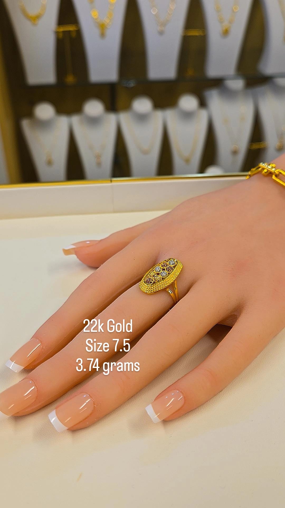 22k gold ring - size 7.5