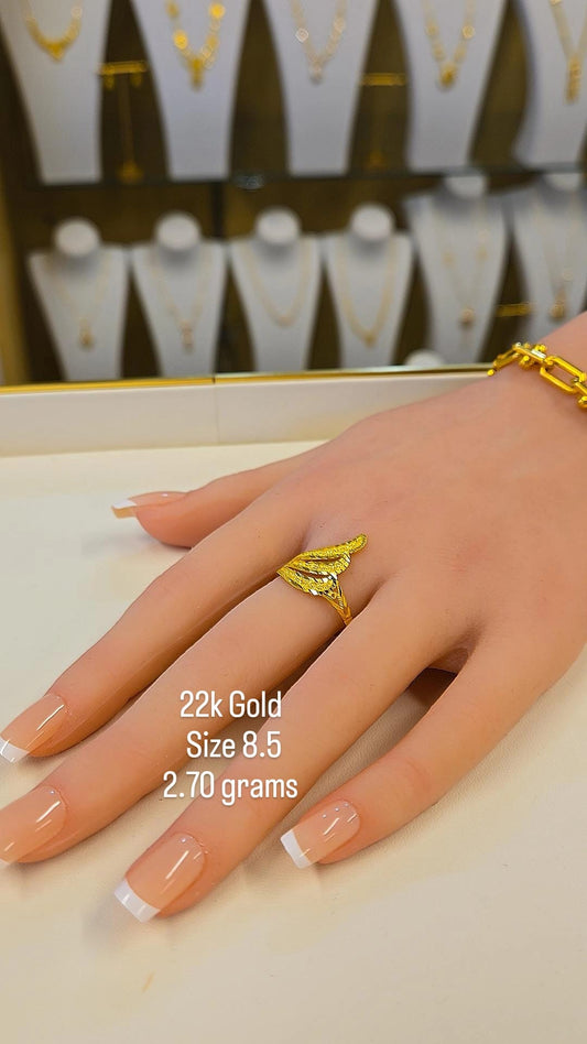 22k gold ring - size 8.5