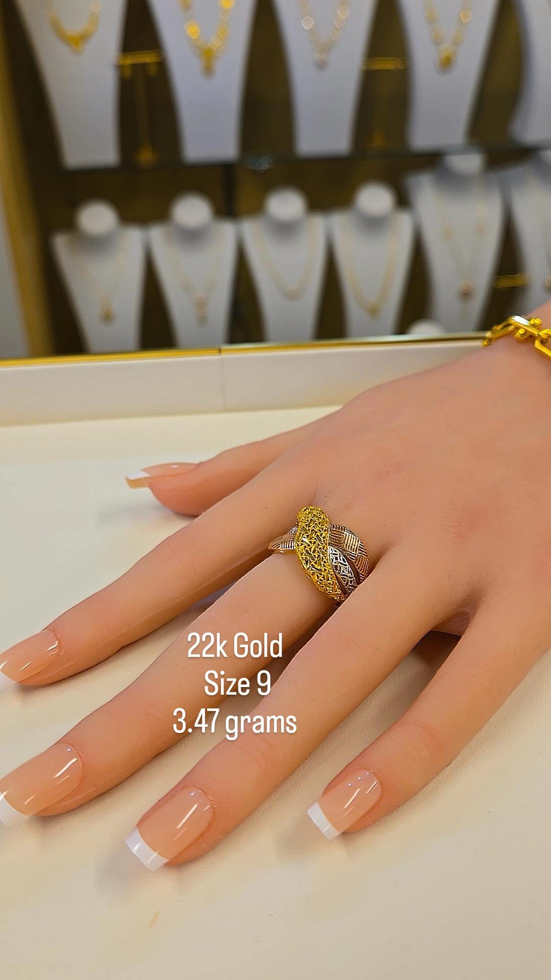 22k gold ring - size 9