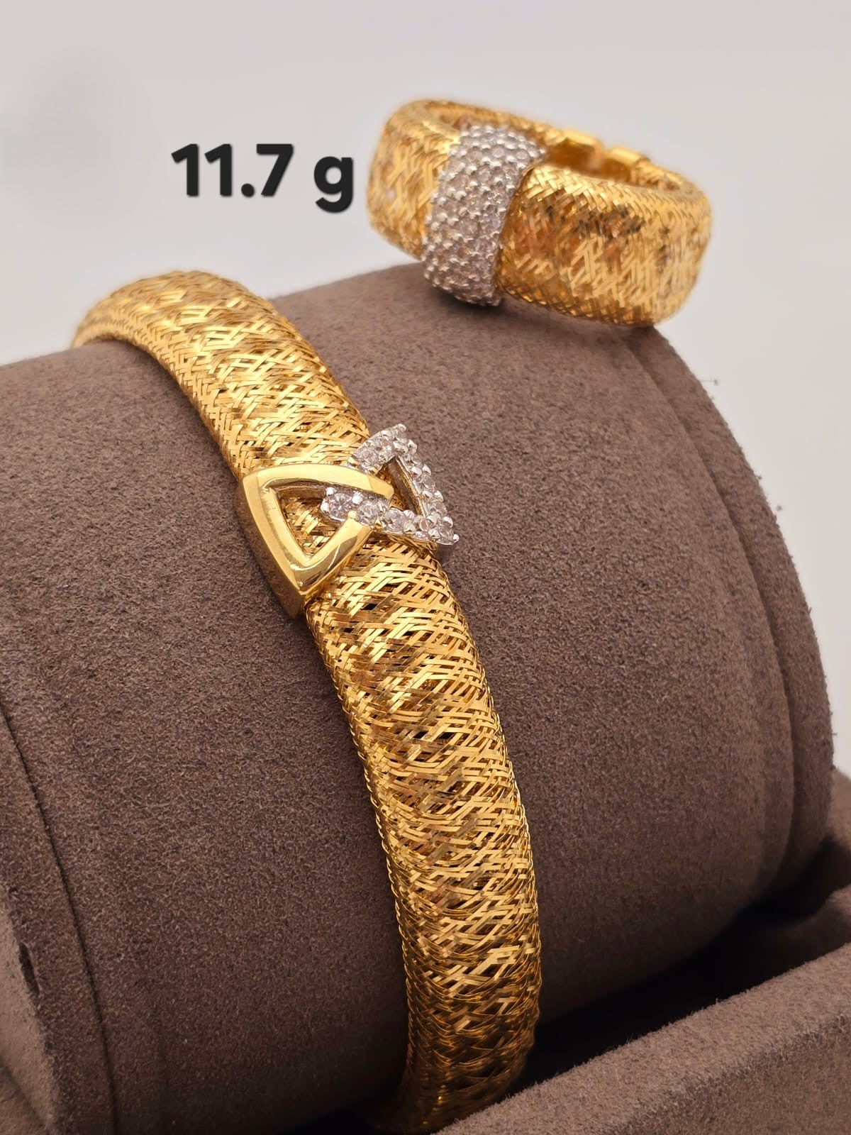 21k gold bangle with ring 11.7 grams